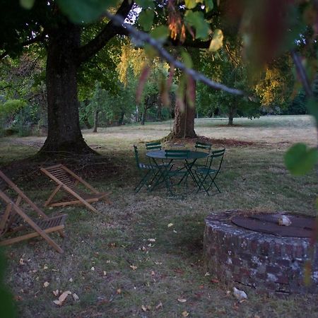 La Petite Maison Dans La Prairie Mézilles Buitenkant foto