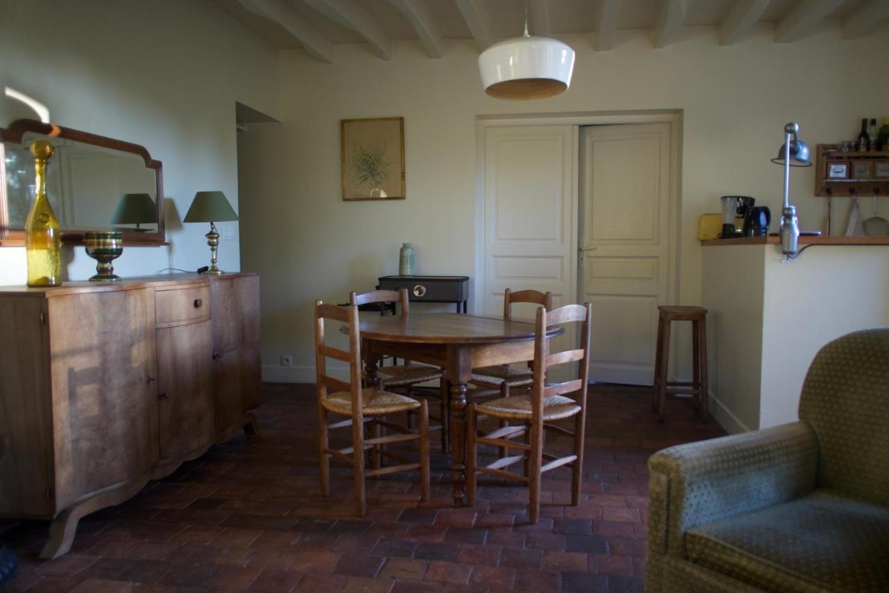 La Petite Maison Dans La Prairie Mézilles Buitenkant foto