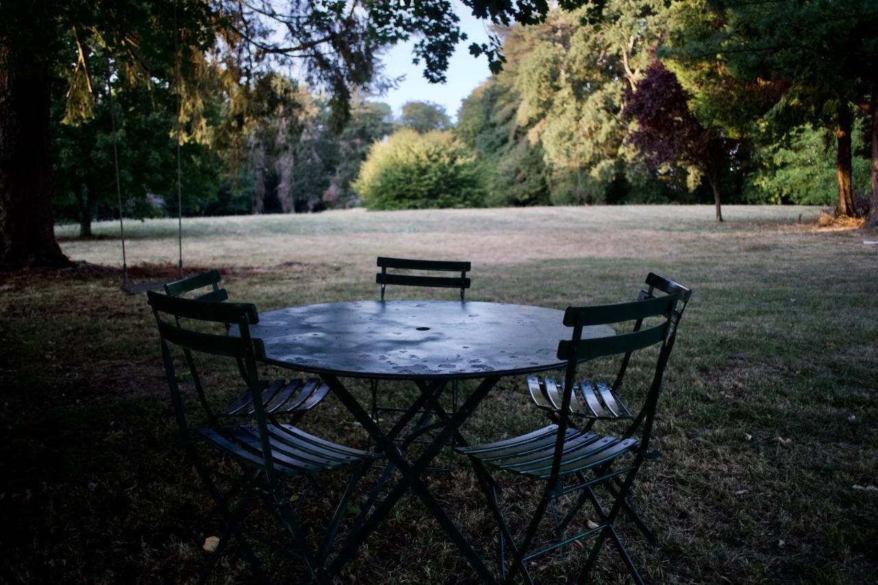 La Petite Maison Dans La Prairie Mézilles Buitenkant foto
